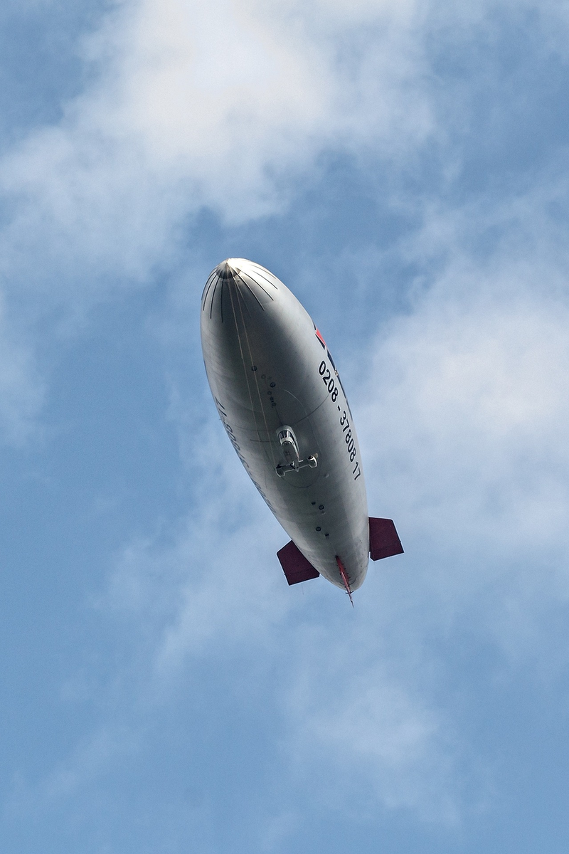 Ein Zeppelin in der Luft